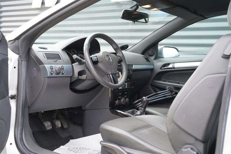 Opel Astra 1,8 16V Enjoy TwinTop 2d