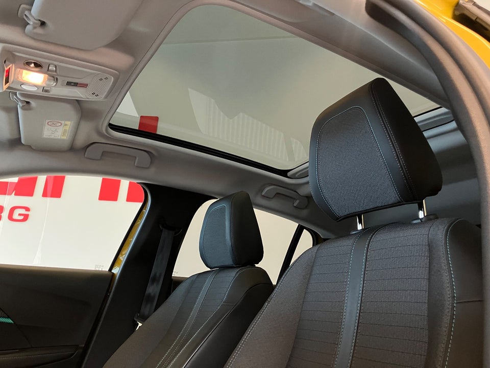 Peugeot 208 1,2 PureTech 100 Allure Sky 5d