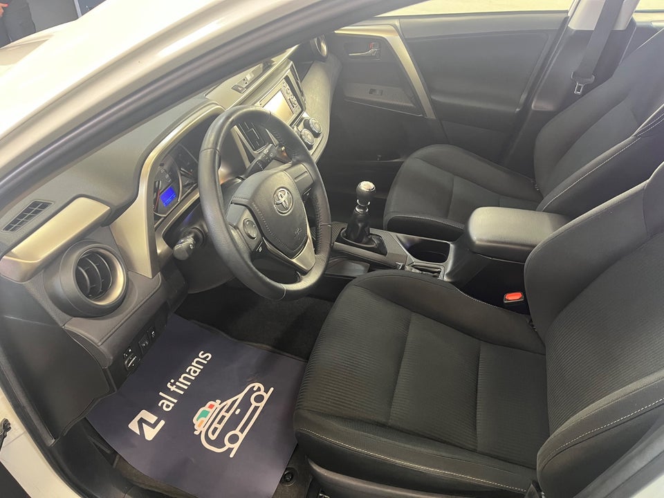 Toyota RAV4 2,0 D-4D T2+ 5d