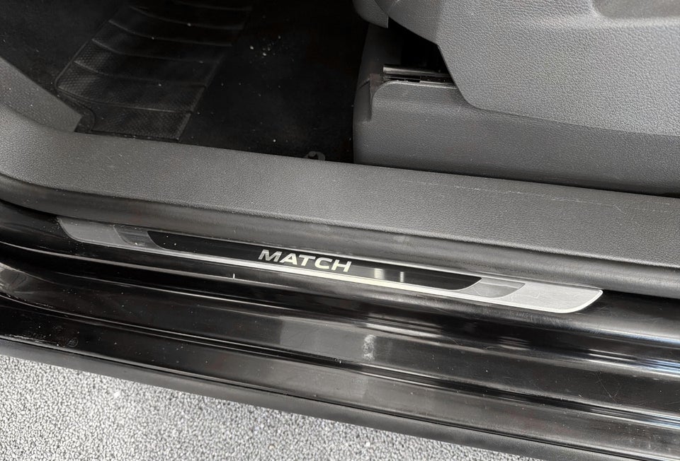 VW Touran 1,6 TDi 105 Match DSG BMT 5d