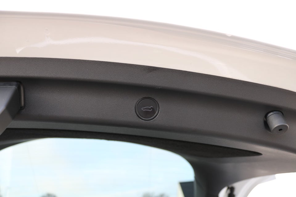 Tesla Model Y Long Range AWD 5d