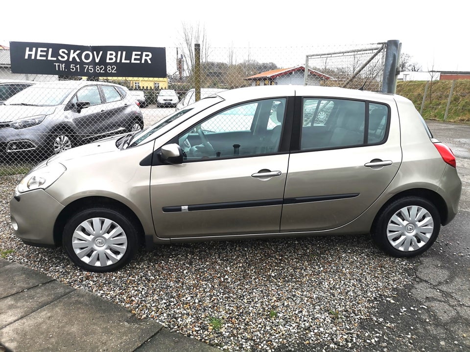Renault Clio III 1,2 16V Authentique 5d