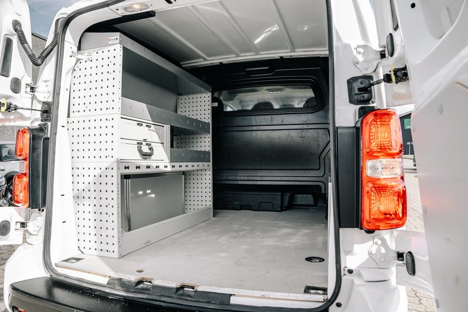 Peugeot Expert 2,0 BlueHDi 122 L3 Plus EAT8 Van