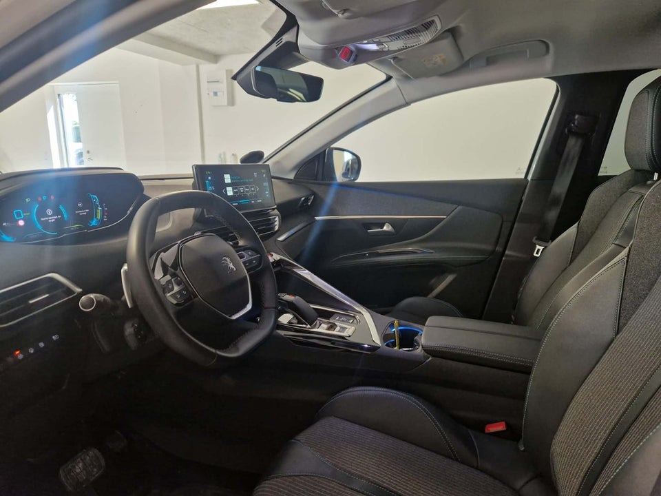 Peugeot 3008 1,6 Hybrid First Selection EAT8 5d