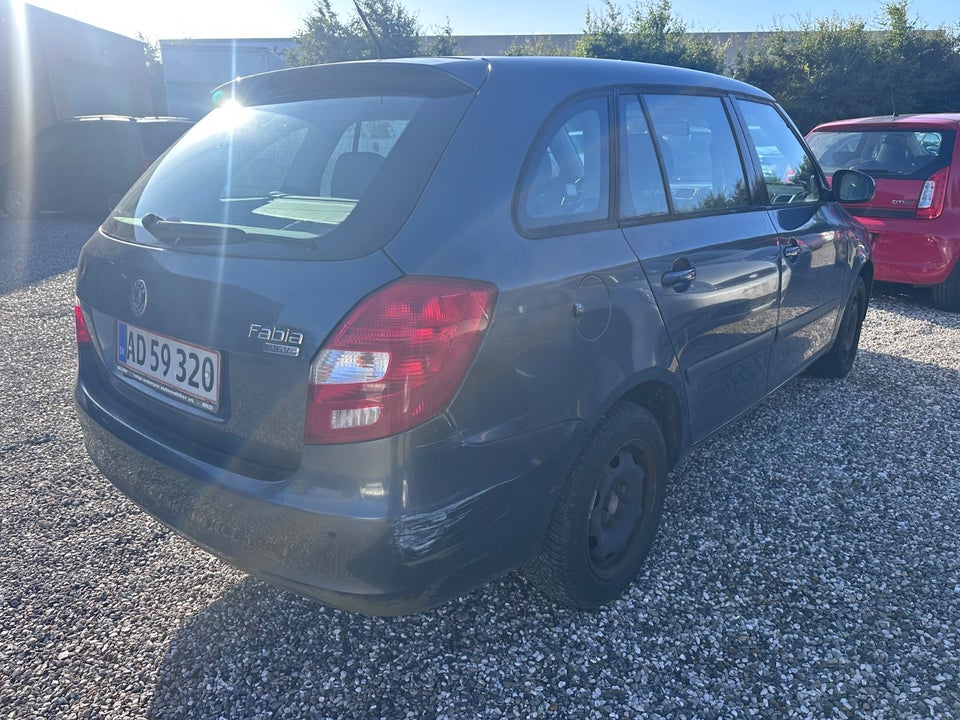 Skoda Fabia 1,4 16V Ambiente Combi 5d