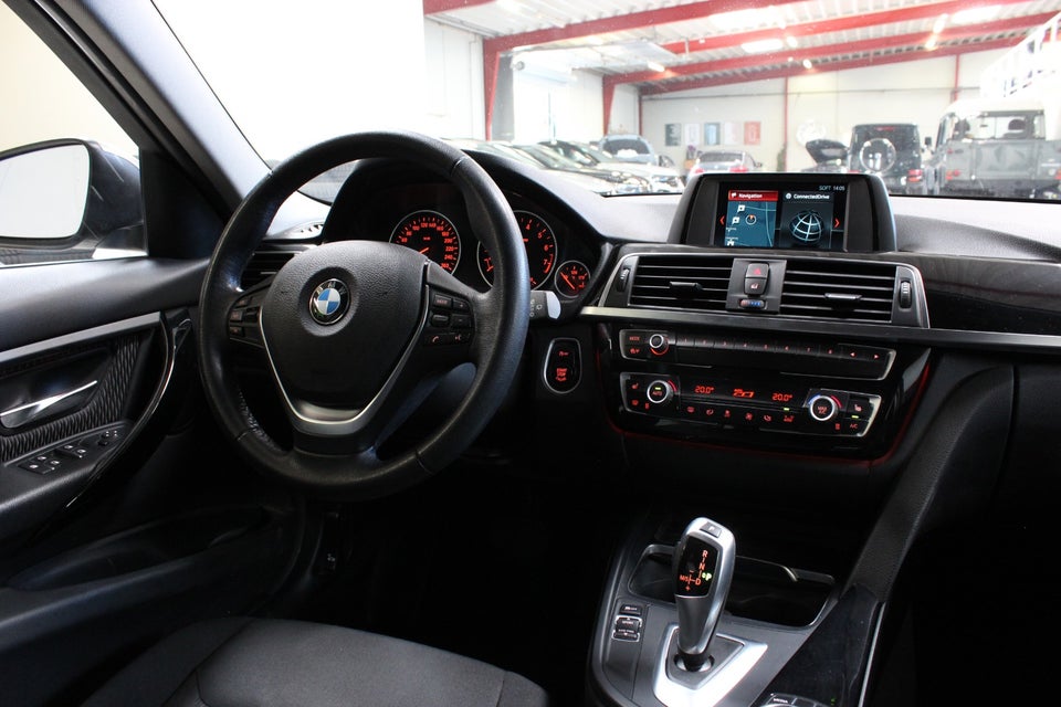 BMW 320i 2,0 Touring Advantage aut. 5d
