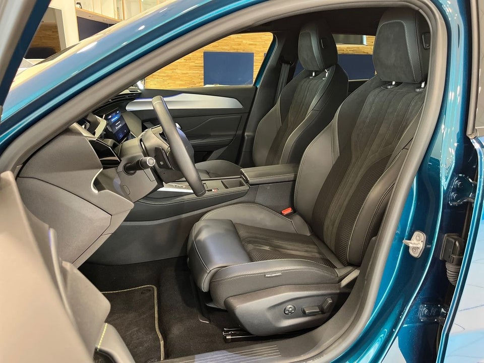 Peugeot e-408 58 GT 5d