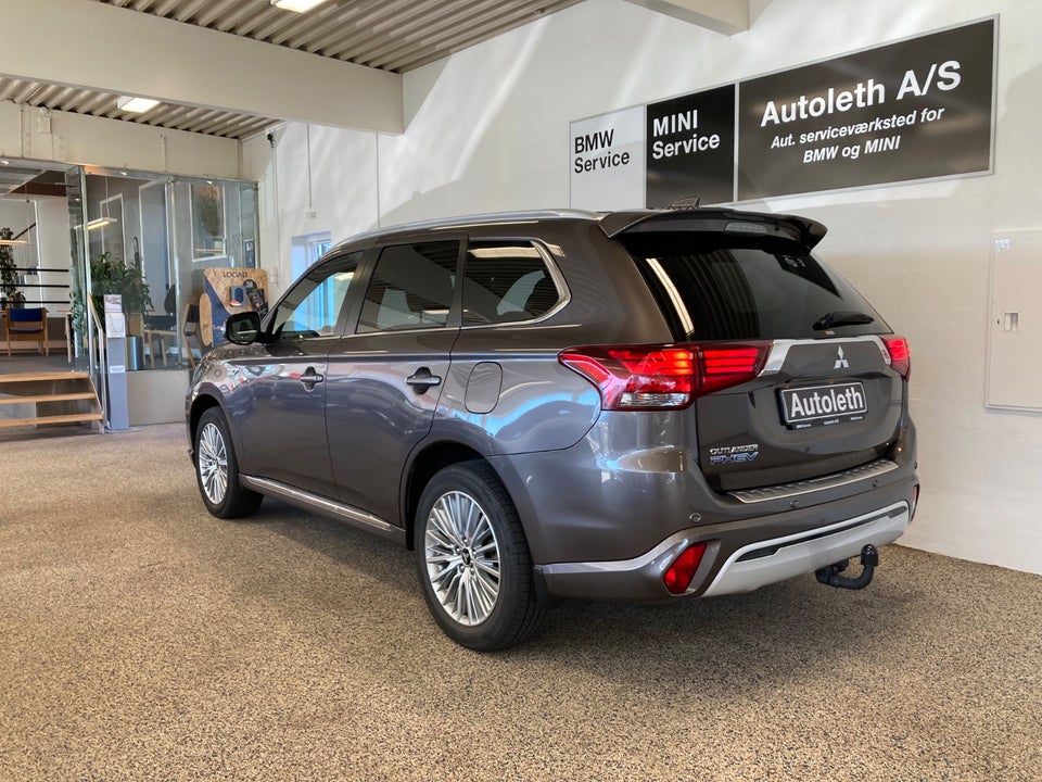 Mitsubishi Outlander 2,4 PHEV Instyle CVT 4WD 5d