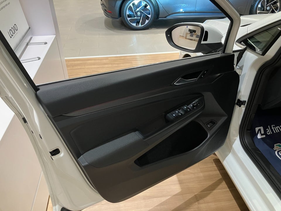 VW Golf VIII 1,4 eHybrid DSG 5d