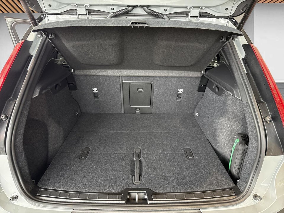 Volvo EX40 Extended Range Black Edition 5d