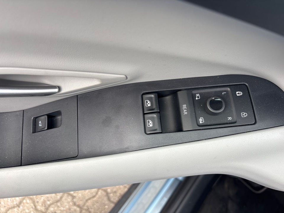 Ford Explorer 77 Premium Extended Range 5d