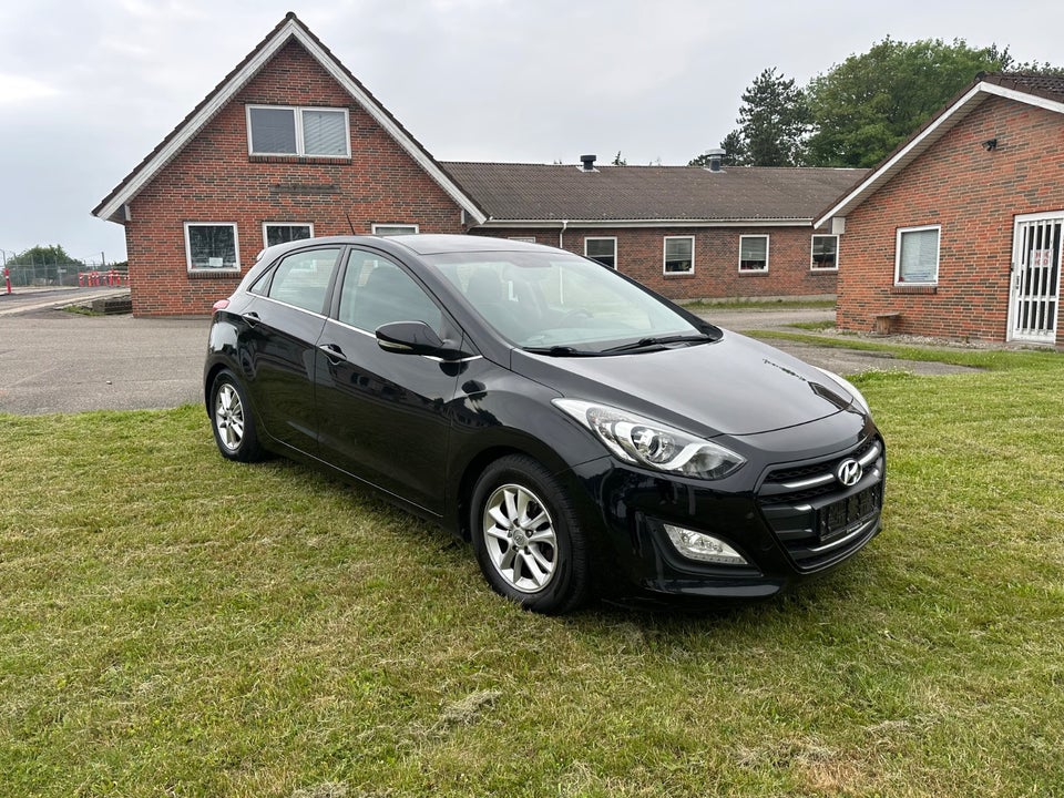 Hyundai i30 1,6 GDi Premium 5d