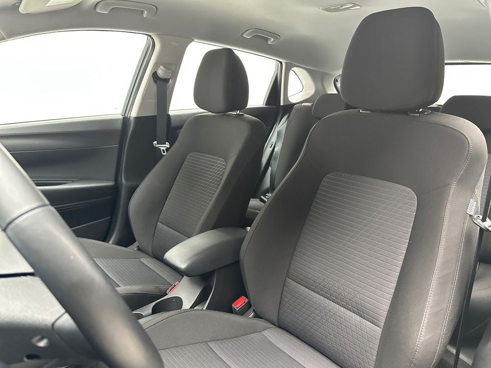 Hyundai i20 1,0 T-GDi Essential DCT 5d