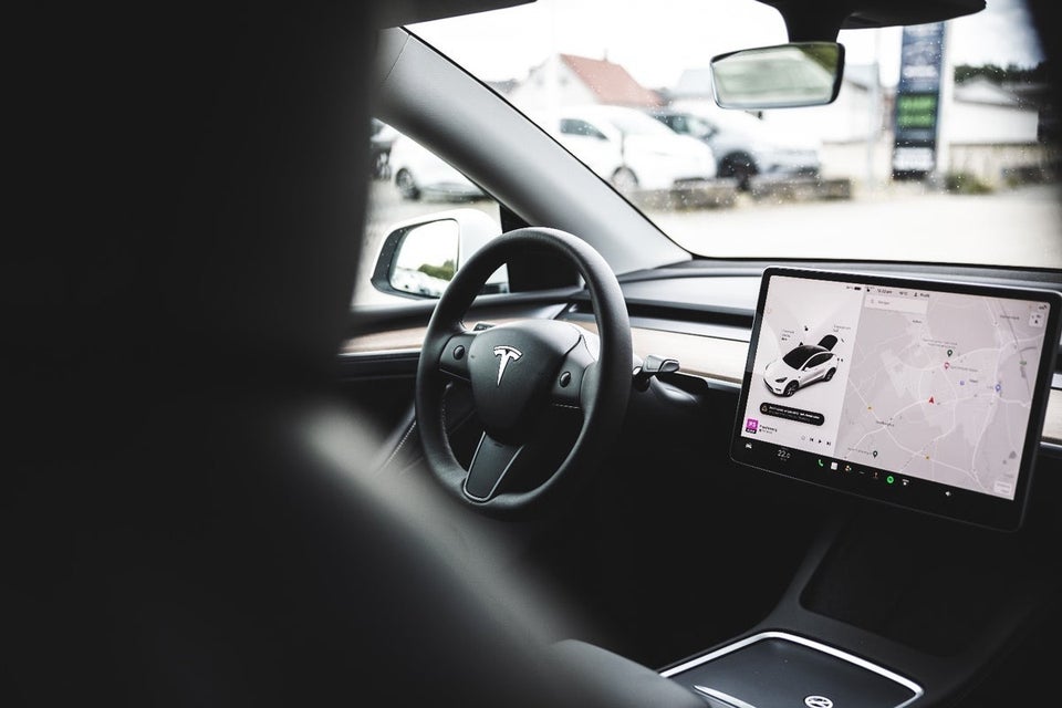 Tesla Model Y Long Range AWD 5d