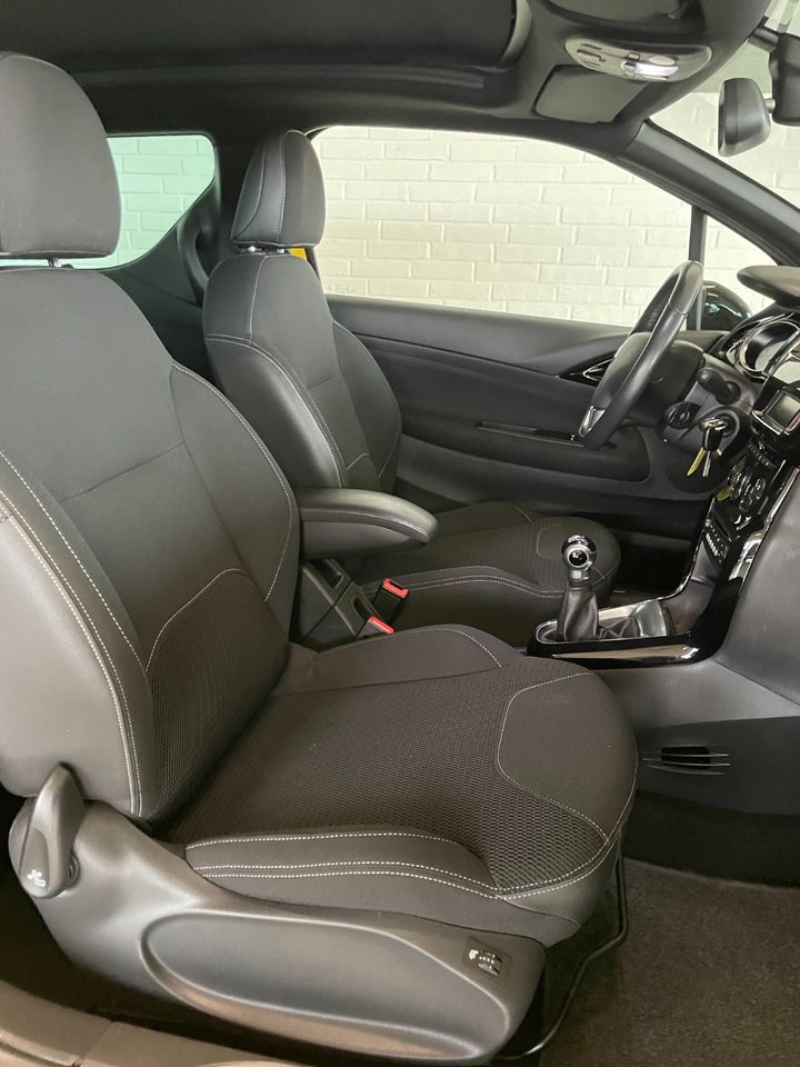 Citroën DS3 1,2 VTi 82 Style Cabrio 2d