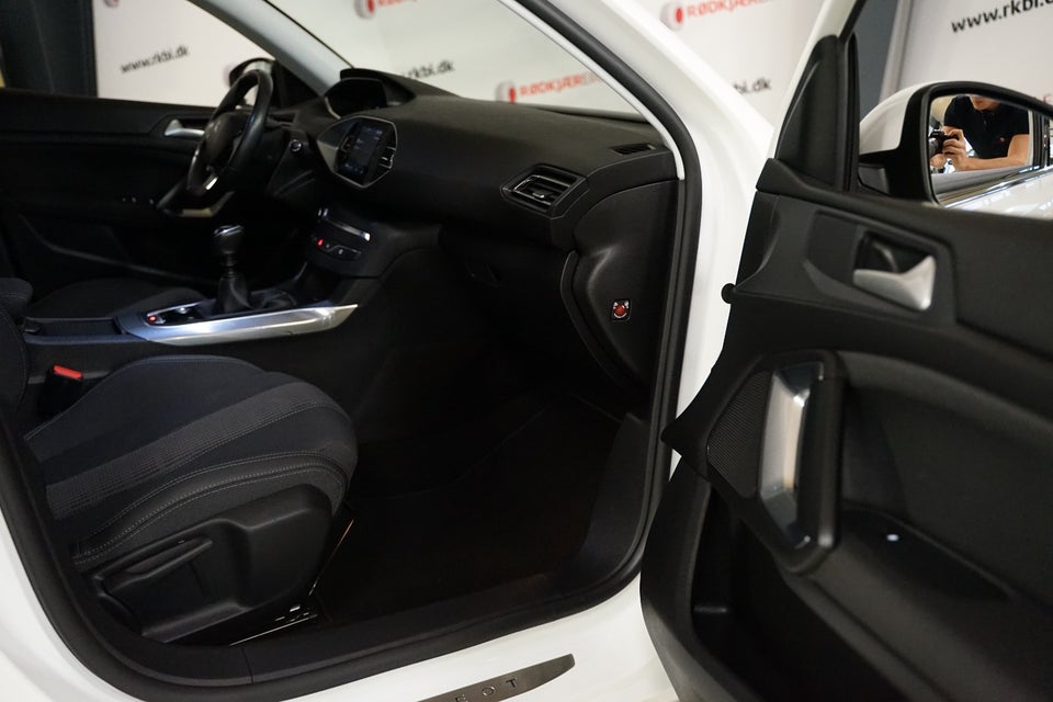 Peugeot 308 1,5 BlueHDi 130 Allure Grand Van 5d