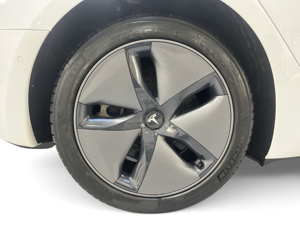 Tesla Model 3 Standard Range+ RWD 4d
