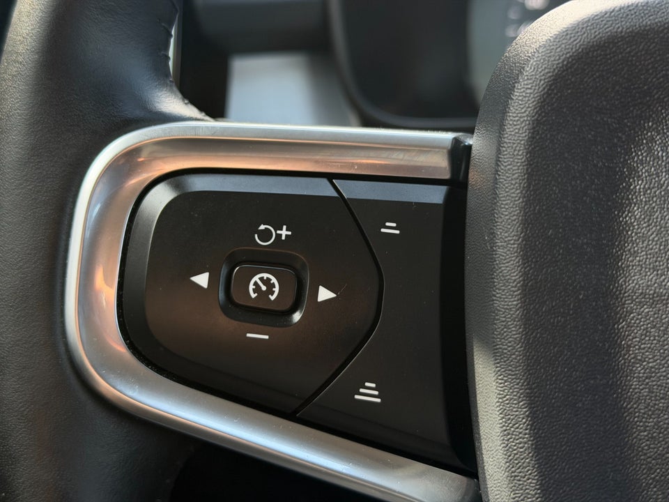 Volvo XC40 2,0 T4 190 Momentum aut. 5d