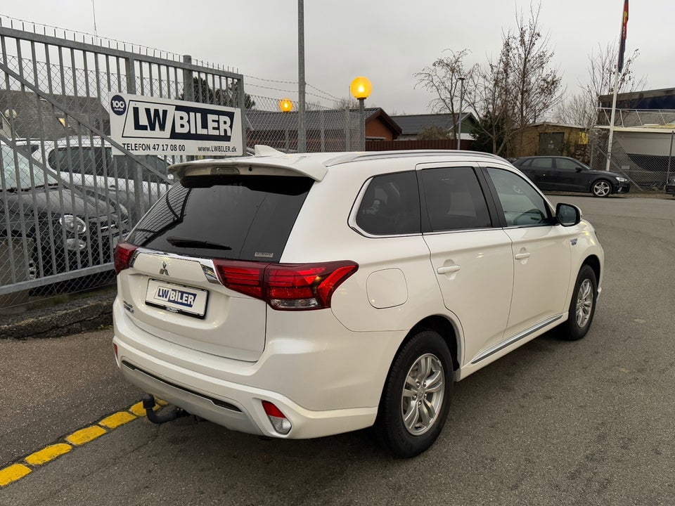 Mitsubishi Outlander 2,4 PHEV Inform CVT 4WD 5d