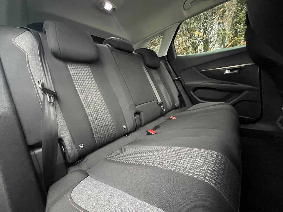 Peugeot 3008 1,2 e-THP 130 Allure 5d