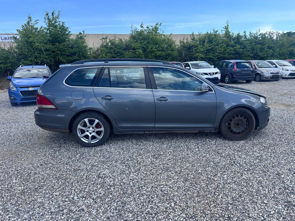 VW Golf VI 1,6 TDi 105 Comfortline Variant BMT 5d