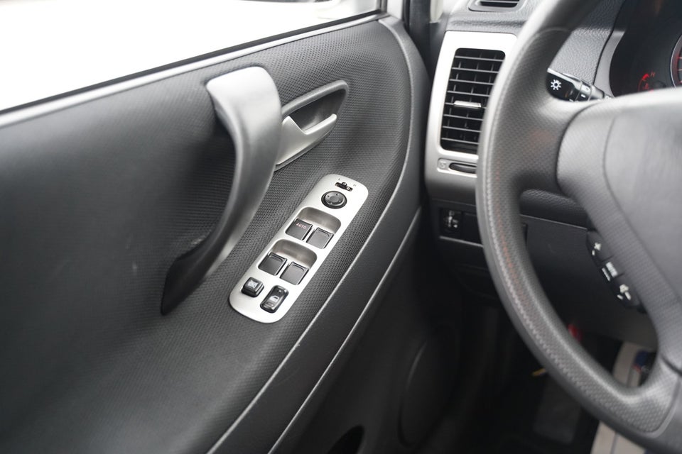 Suzuki Liana 1,6  4d