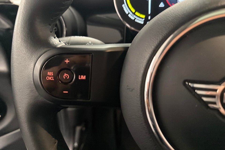 MINI Cooper SE Essential 3d