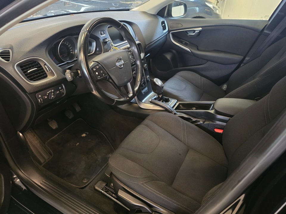 Volvo V40 1,6 D2 115 Kinetic 5d