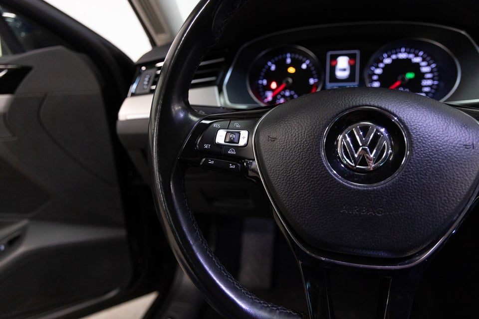 VW Passat 2,0 TDi 150 R-line DSG BMT 4d