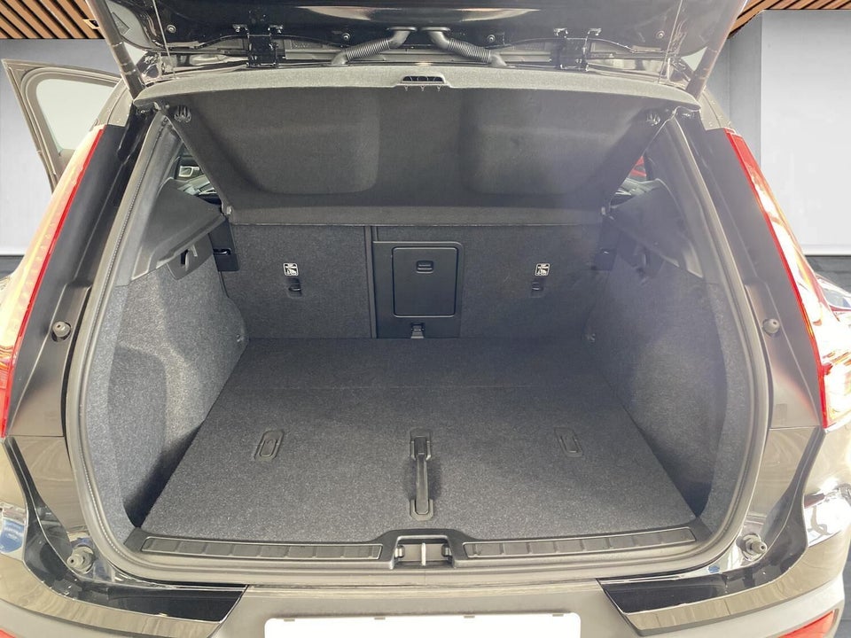 Volvo EX40 Extended Range Black Edition 5d