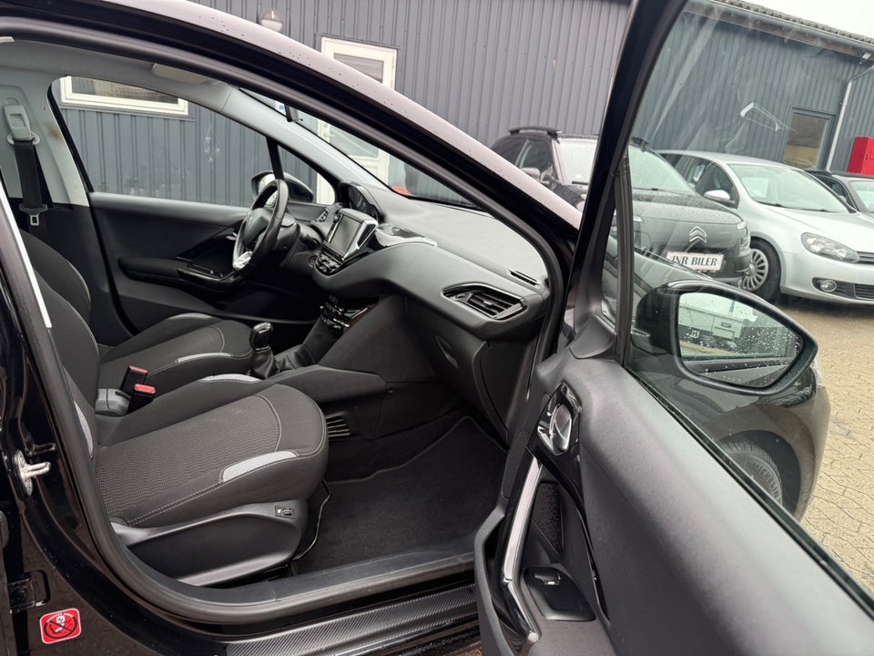 Peugeot 208 1,2 VTi 82 Allure Sky 5d
