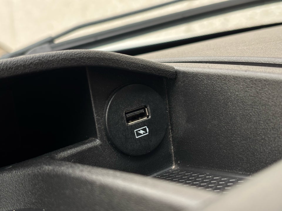 Iveco Daily 3,0 35S18 4100mm Box m/lift AG8