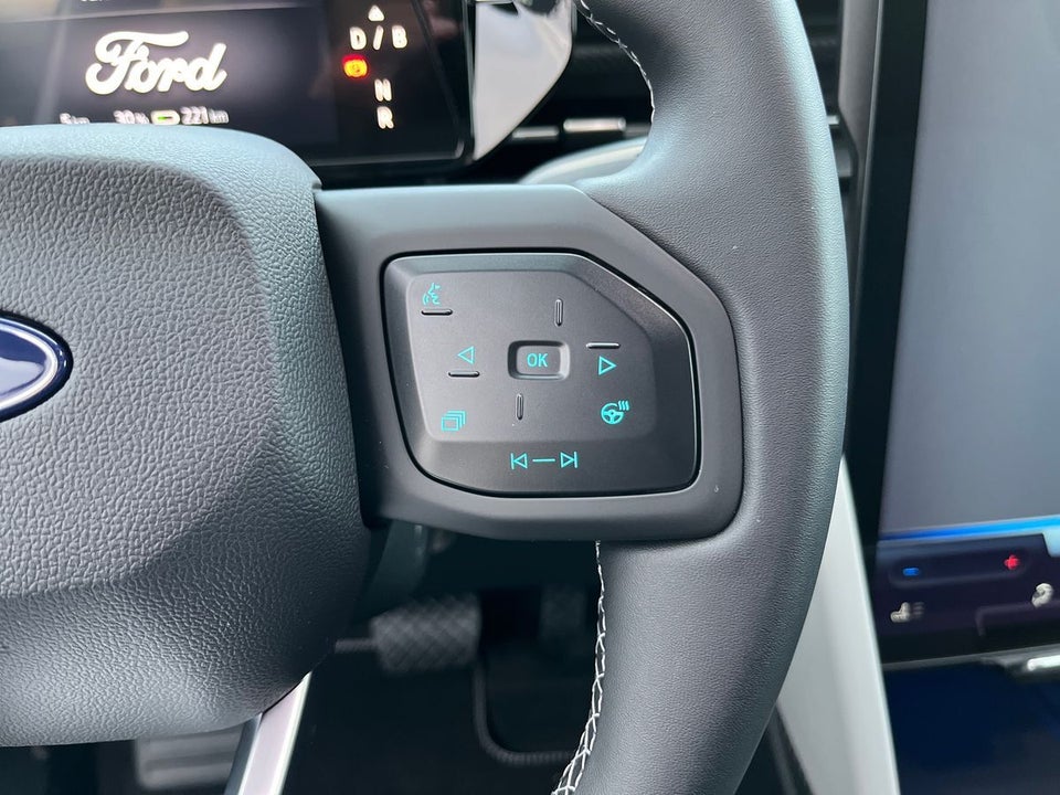 Ford Explorer 82 Premium Extended Range 5d