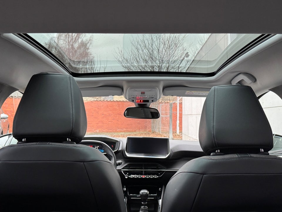 Peugeot 208 1,2 PureTech 100 Allure Sky 5d