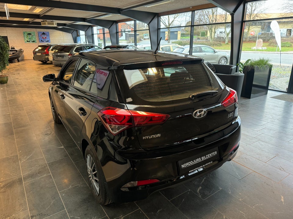 Hyundai i20 1,25 Passion 5d