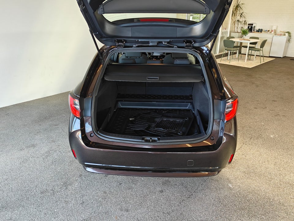 Toyota Corolla 1,8 Hybrid H3 Premium Touring Sports MDS 5d