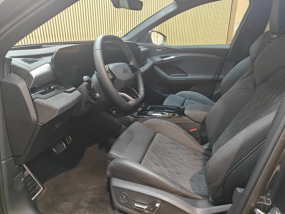 Audi Q6 e-tron S-line quattro 5d