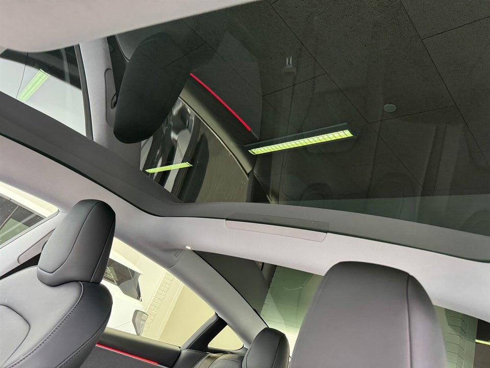 Tesla Model 3 RWD 4d