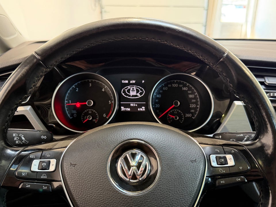 VW Touran 2,0 TDi 150 Highline DSG 7prs 5d