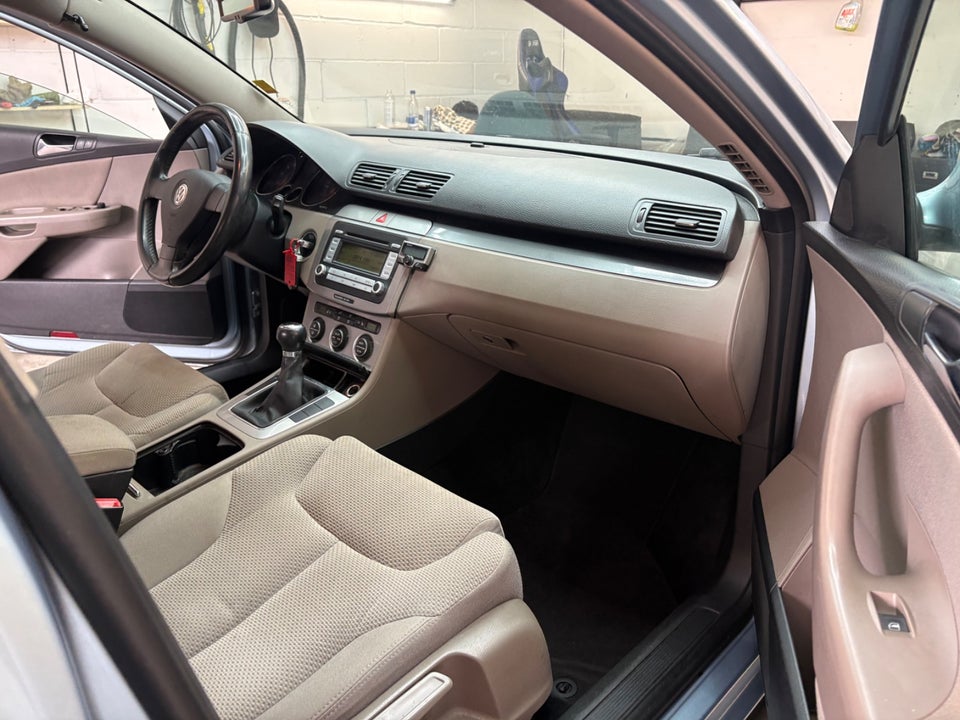 VW Passat 2,0 FSi Trendline Variant 5d