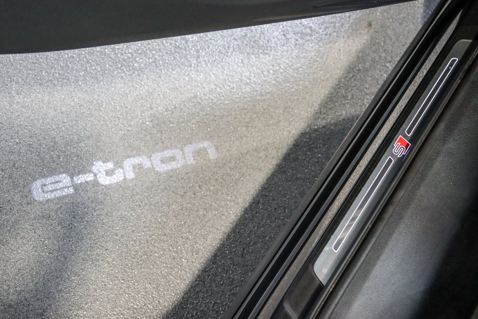 Audi e-tron 55 S-line quattro 5d