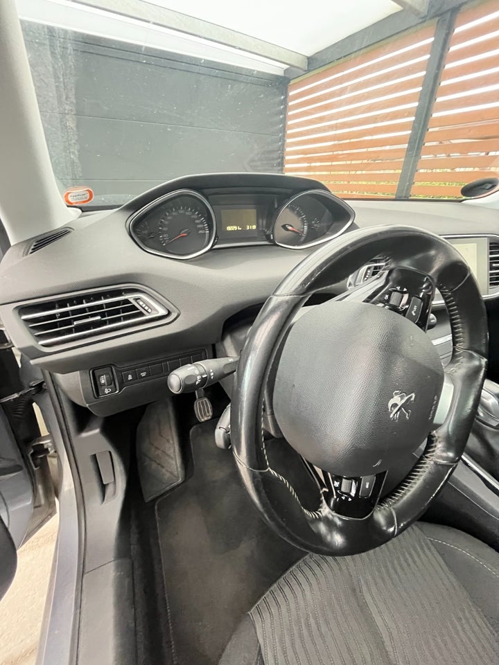 Peugeot 308 1,2 e-THP 110 Active 5d