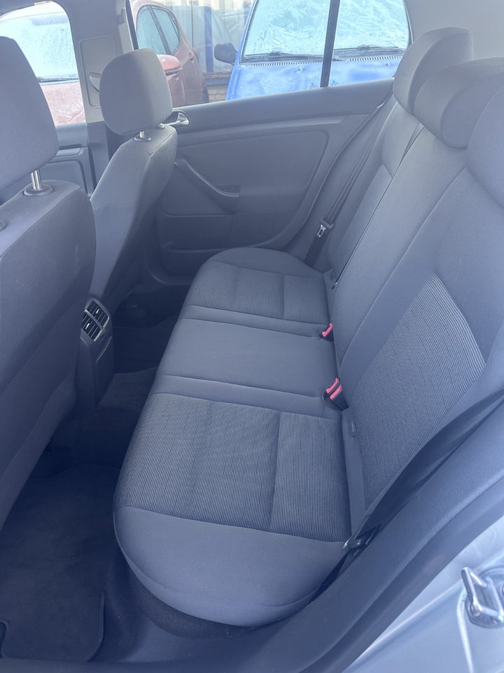 VW Golf V 1,6 FSi Comfortline aut. 5d