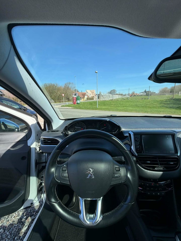 Peugeot 208 1,6 BlueHDi 100 Allure Sky 5d