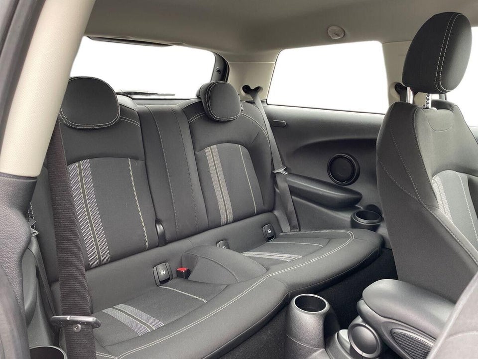 MINI Cooper SE Essential 3d