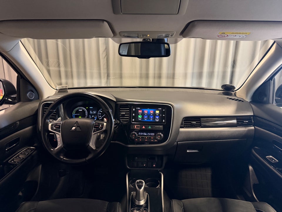 Mitsubishi Outlander 2,0 PHEV Instyle CVT 4WD 5d