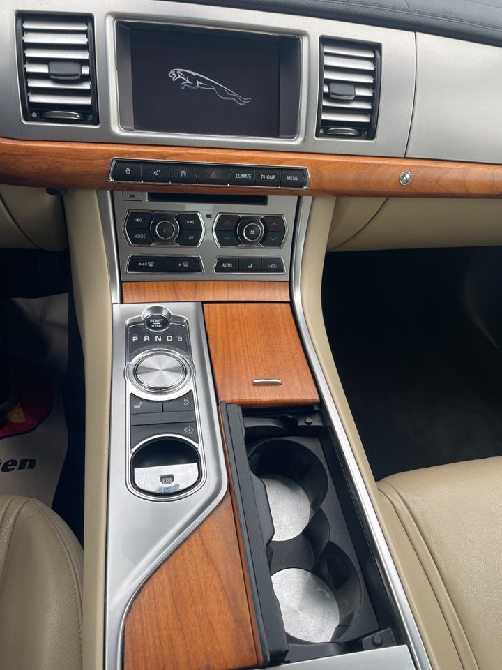 Jaguar XF 2,2 D Luxury aut. 4d