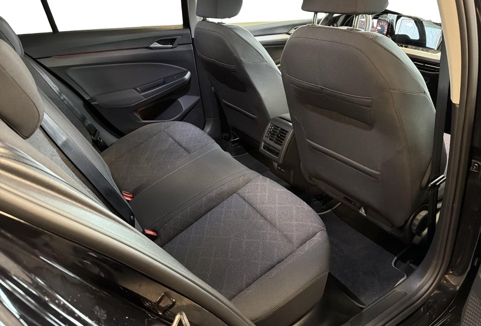 VW Golf VIII 2,0 TDi 115 Life DSG 5d