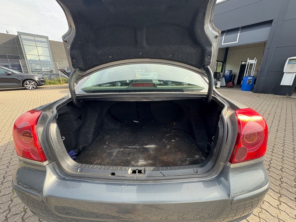 Toyota Avensis 2,0 Sol 4d