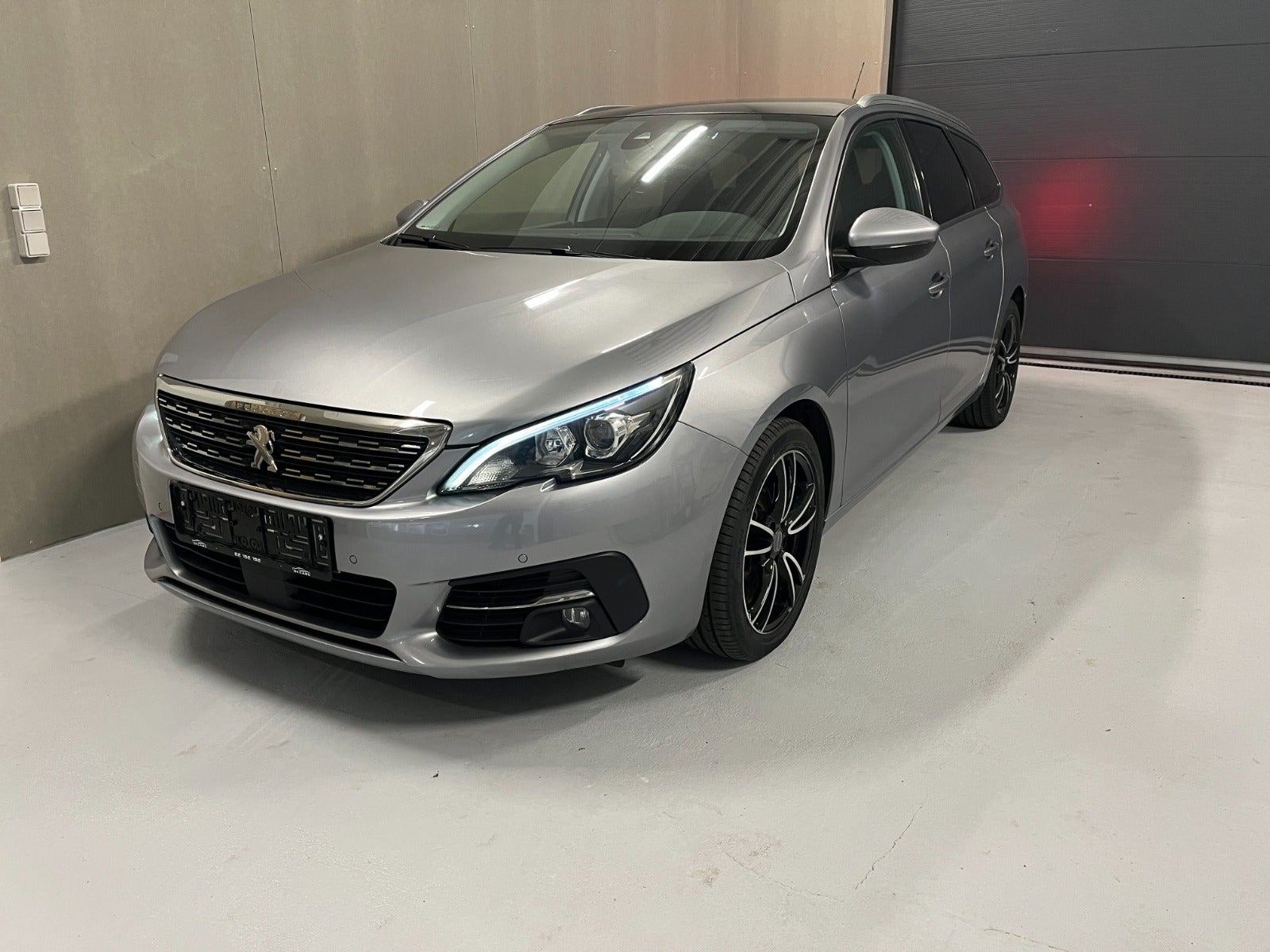 Peugeot 308 1,5 BlueHDi 130 Allure+ Sky SW 5d